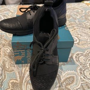 Otbt woman’s sneaker size 7.5